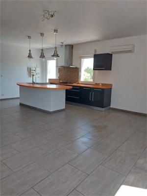 t4 à la location -   13210  SAINT REMY DE PROVENCE, surface 107 m2 location t4 - UBI428419310