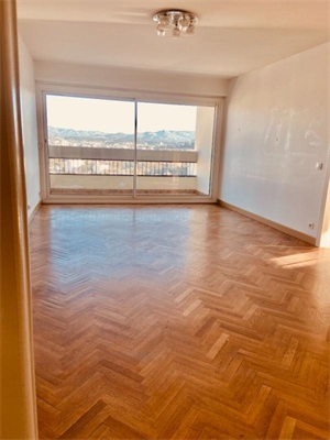 t4 à la location -   13009  MARSEILLE, surface 82 m2 location t4 - UBI397409565