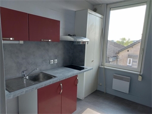 t2 à la location -   02100  SAINT QUENTIN, surface 42 m2 location t2 - UBI431291738