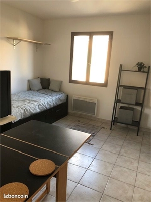 studio à la location -   13090  AIX EN PROVENCE, surface 16 m2 location studio - UBI432035984