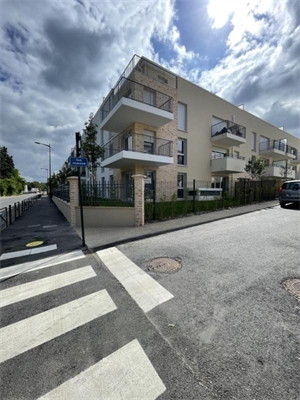 t2 à la location -   77330  OZOIR LA FERRIERE, surface 42 m2 location t2 - UBI435926027