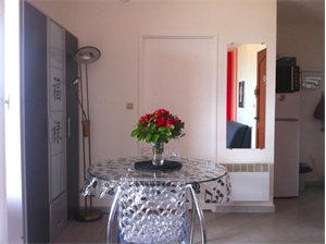 t2 à la location -   06220  VALLAURIS, surface 32 m2 location t2 - UBI438376358