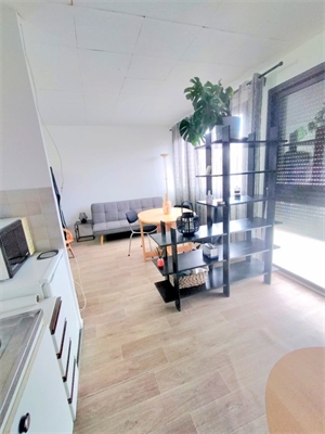 studio à la location -   93000  BOBIGNY, surface 30 m2 location studio - UBI443916632