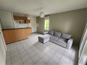 t3 à la location -   33920  33920 SAINT YZAN DE SOUDIAC, surface 70 m2 location t3 - UBI437844254